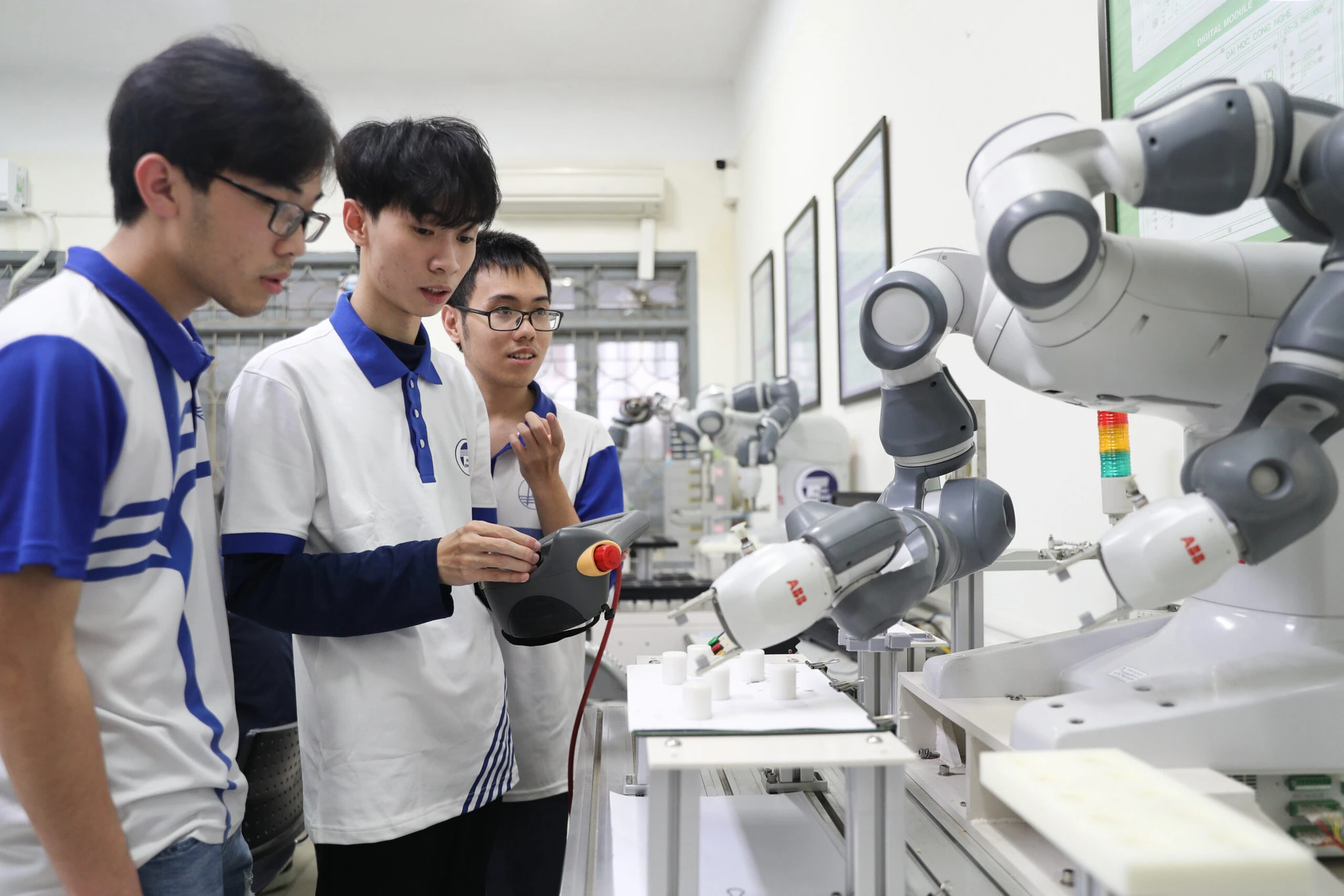 Một phần ba thí sinh chọn STEM: cú xoay trục trong lựa chọn sự nghiệp