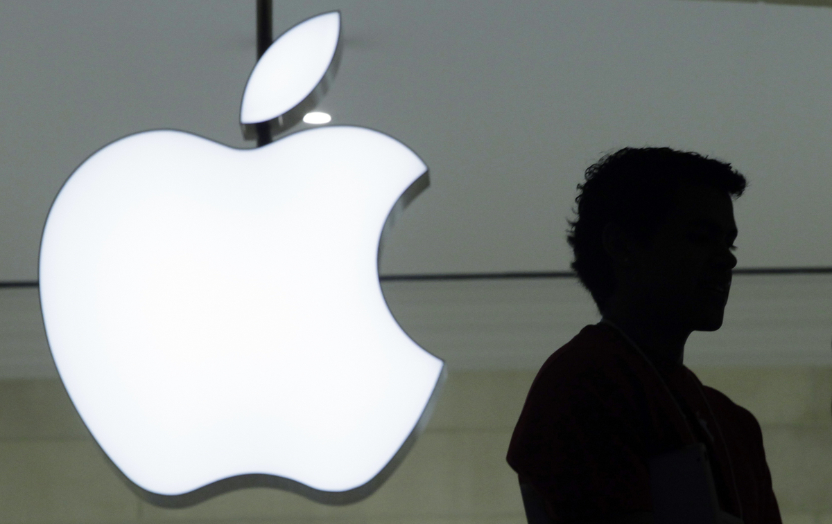 Apple Cuts Siri and Vision Pro Jobs to Bet on AI-First Future