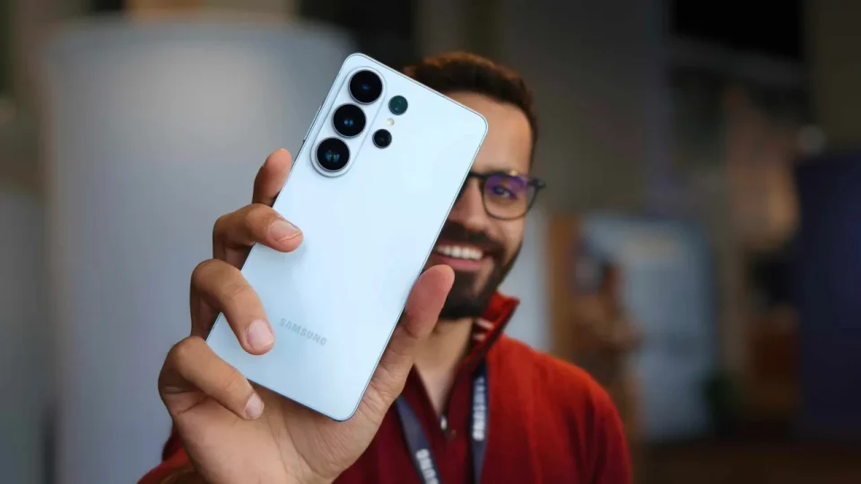 Giá smartphone sắp tăng: Mua ngay hay nên chờ?