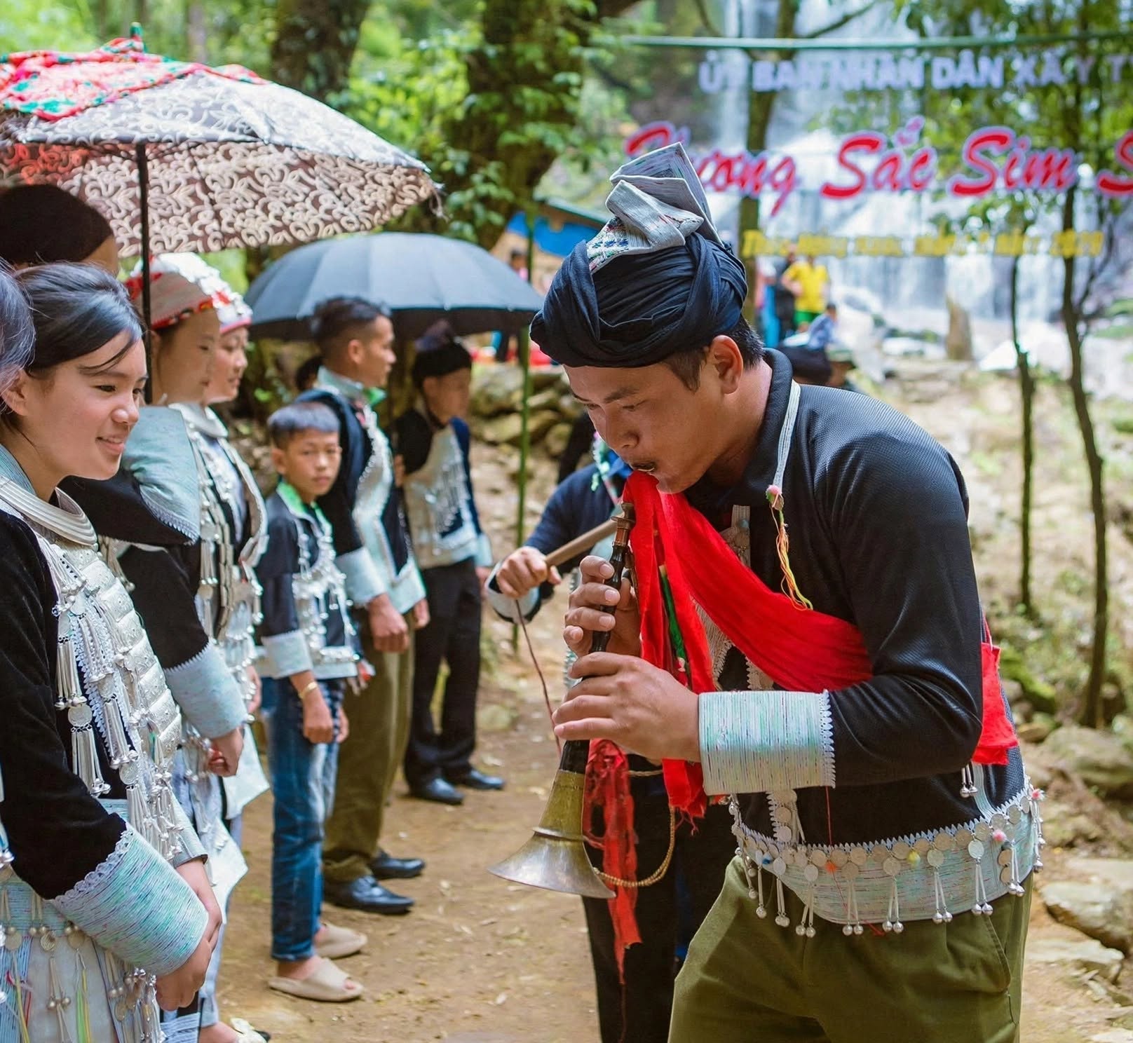 Mùa vàng Lào Cai: Không chỉ ngắm ruộng bậc thang