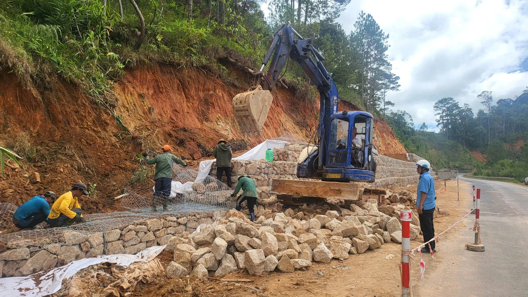 Đường nối Đà Lạt - Nha Trang chạy đua sửa sạt lở trước mùa mưa