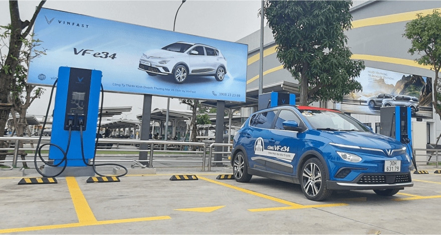 Xe xăng giảm giá kỷ lục đối đầu xe điện: nên chọn gì để tiết kiệm chi phí?