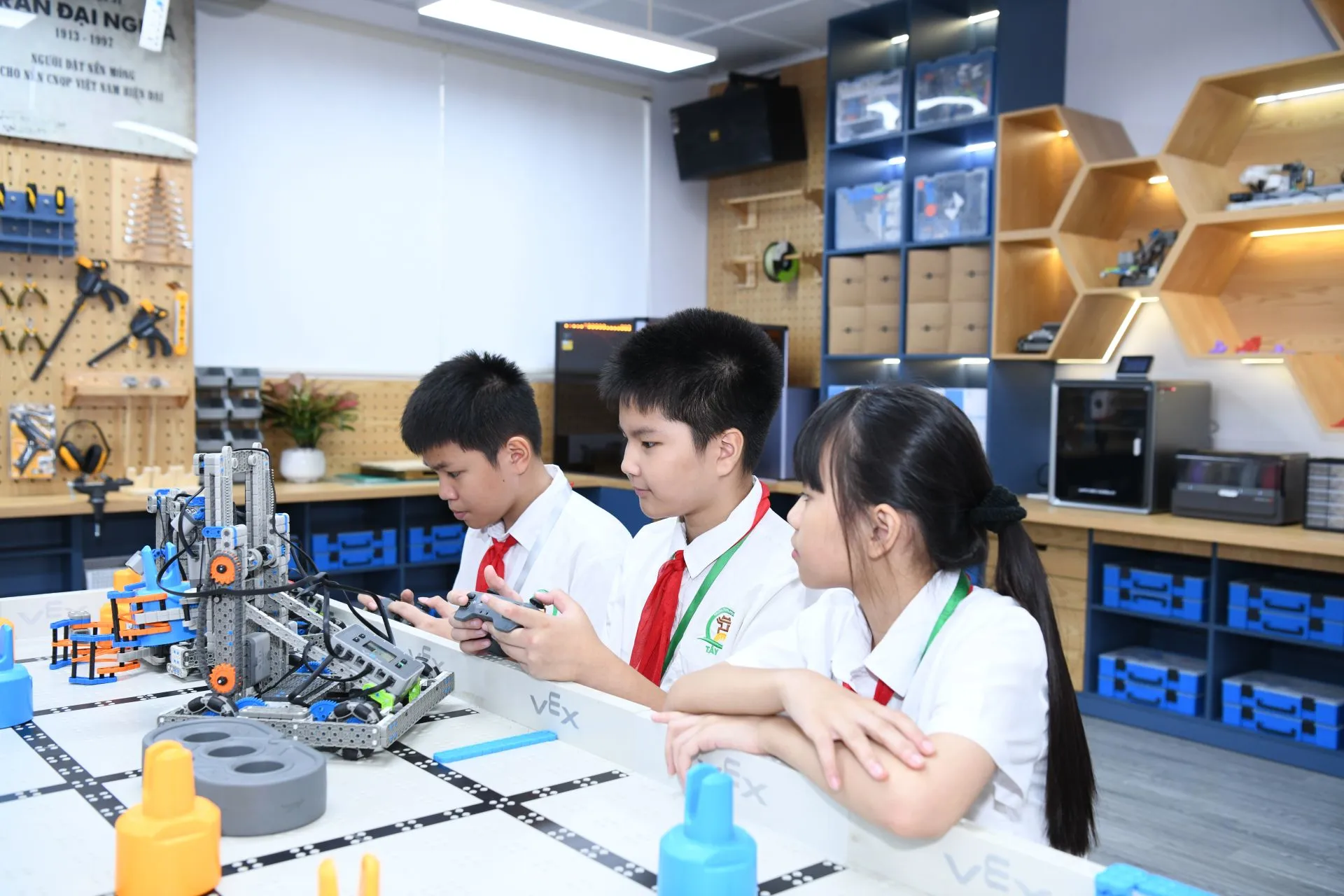 Hoạt động STEM ngoài trường: Cơ hội lớn, rủi ro không nhỏ