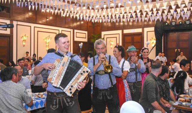 Oktoberfest Vietnam: Lễ hội bia Đức lớn nhất Đông Nam Á lan tỏa ba miền