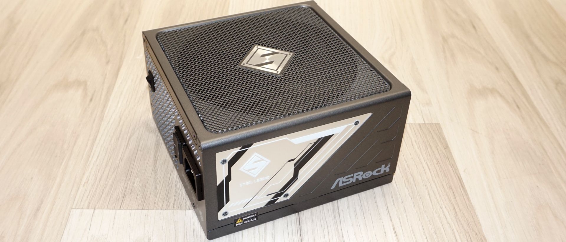 So sánh nguồn điện Platinum: Cooler Master V Platinum 3000W vs ASRock Steel Legend 1200W