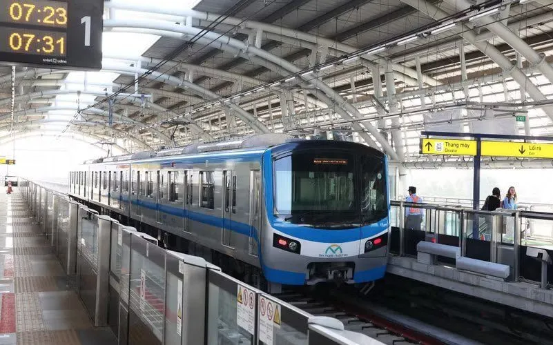 Xe buýt, metro, tàu hỏa dịp 2/9: lựa chọn khôn ngoan cho ví tiền mỏng