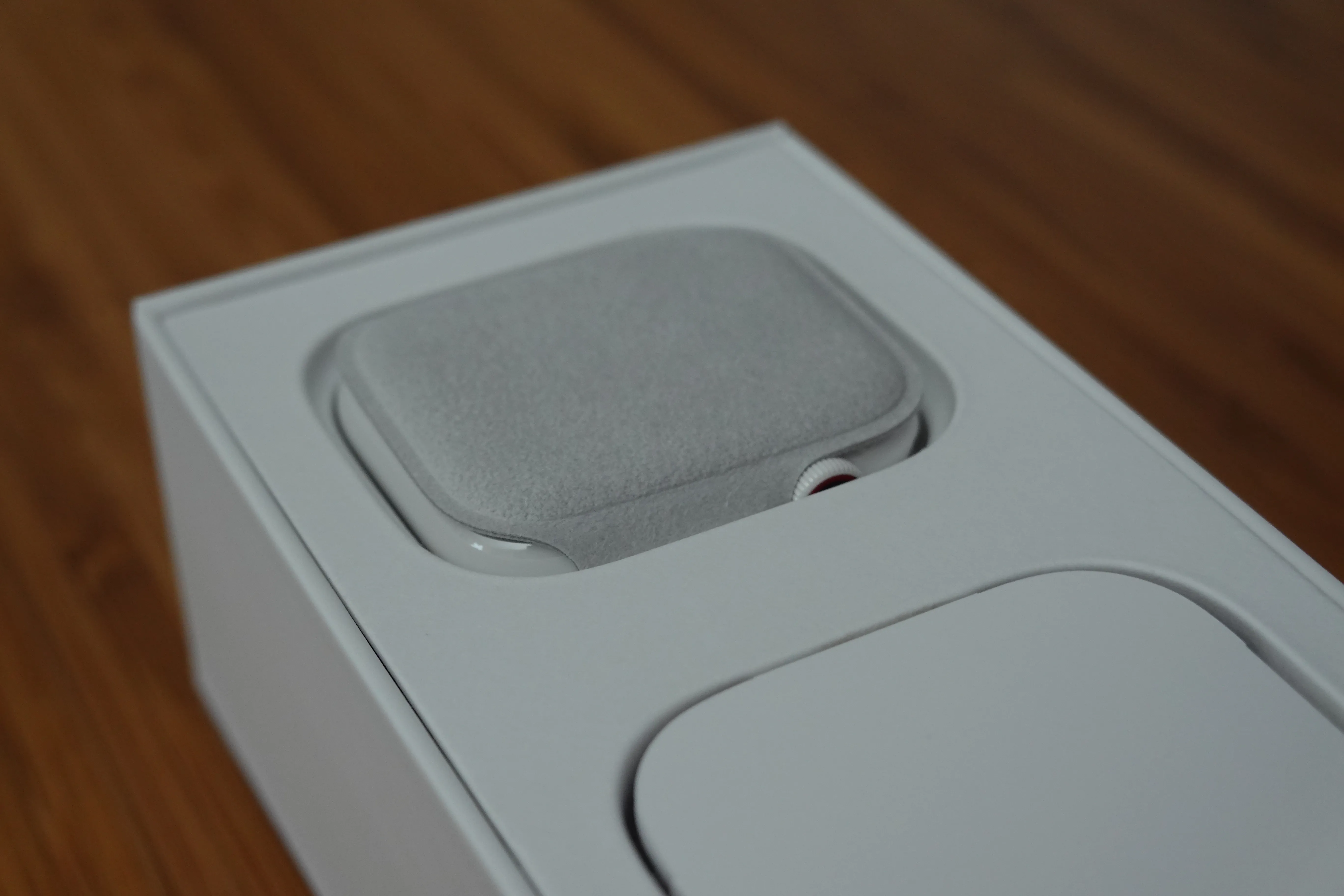 Apple Watch Series 12 vỏ gốm ceramic: bước lùi hay bước nhảy chiến lược?