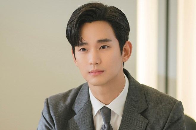 Kim Soo Hyun xuất hiện công khai: Khoảnh khắc tái sinh cùng nước mắt người hâm mộ