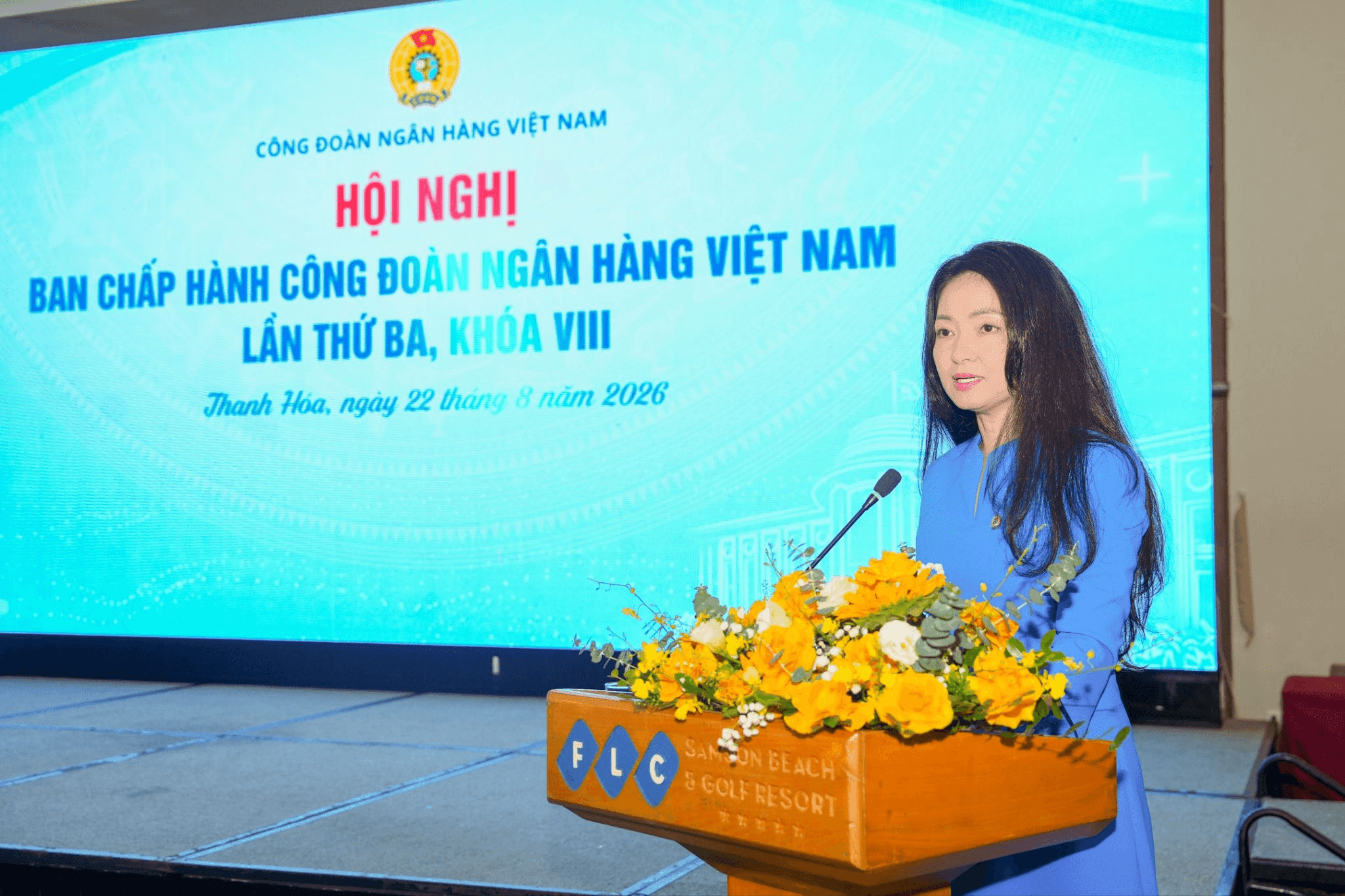 Nhân viên ngân hàng trước làn sóng AI: mất việc tay, thêm việc óc