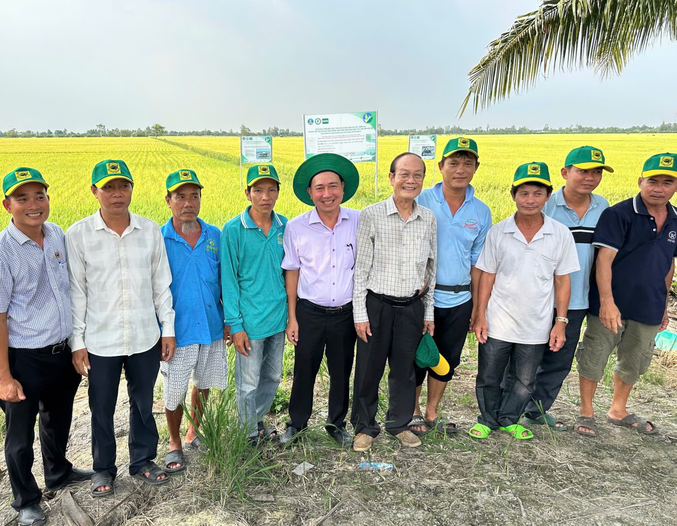 Từ phòng nghiên cứu đến ruộng nông dân: 30 năm nối khoa học với sản xuất