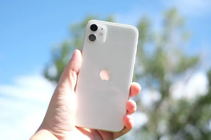 iPhone XR vs iPhone 11 ở tầm giá 4 triệu: nên chọn máy nào?