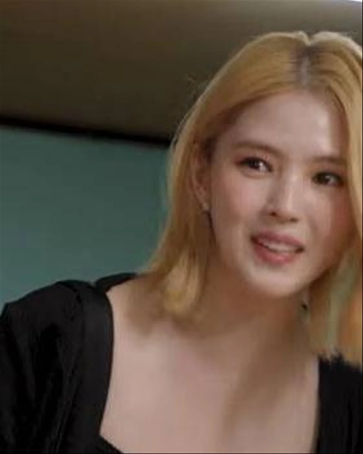 Ha Yun-kyung và Han So-hee: Khi sao nữ Hàn dám chơi lớn với phong cách