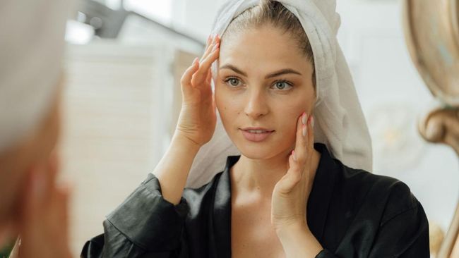 Cách chọn sữa rửa mặt đúng cho da dầu mụn, sạch mà không khô