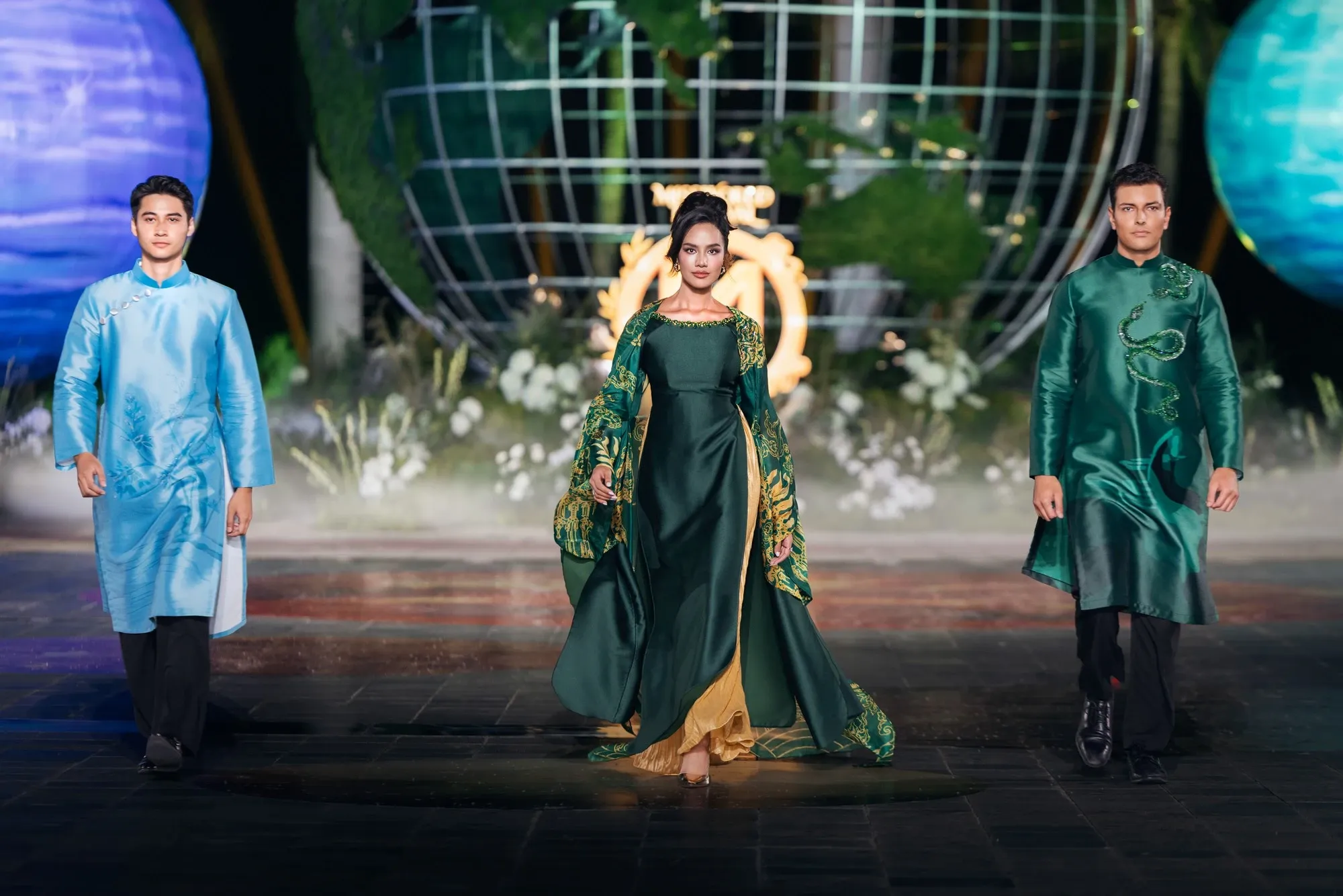 Áo dài Opal Suchata tại Miss World: đẹp ý tưởng, lạc tiêu chí thẩm mỹ?