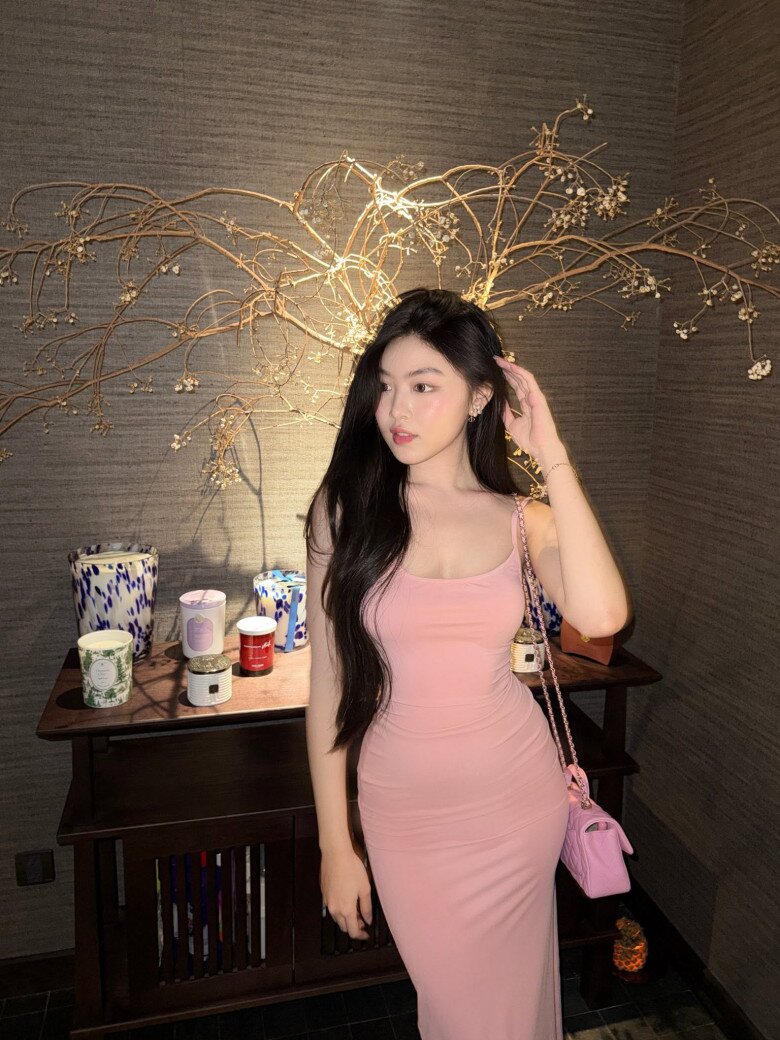 Phong cách đời thường của MC nổi tiếng: Nữ tính mà vẫn sang
