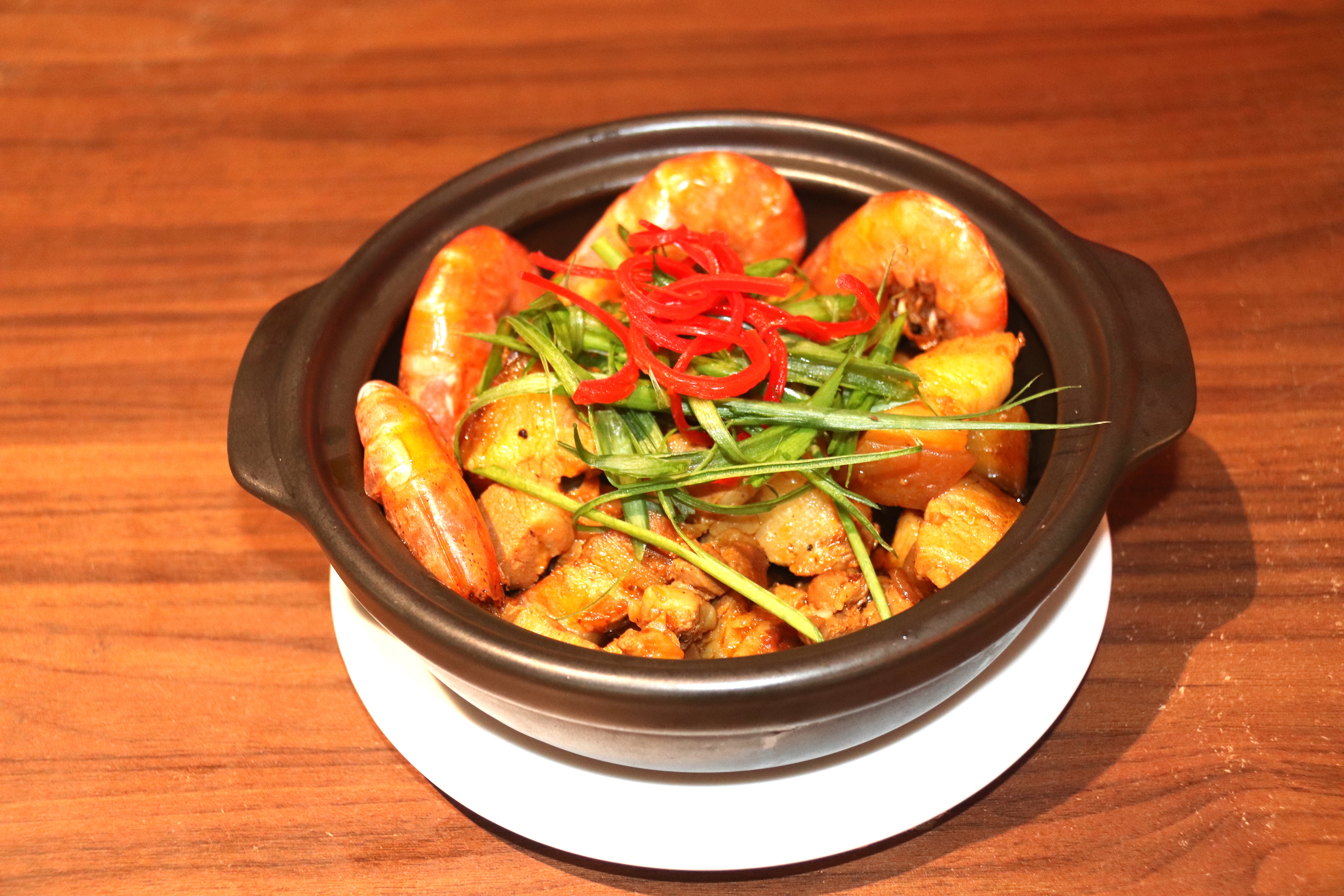 Cơm niêu hương vị biển: Khi vị Bắc gặp hải sản Nha Trang