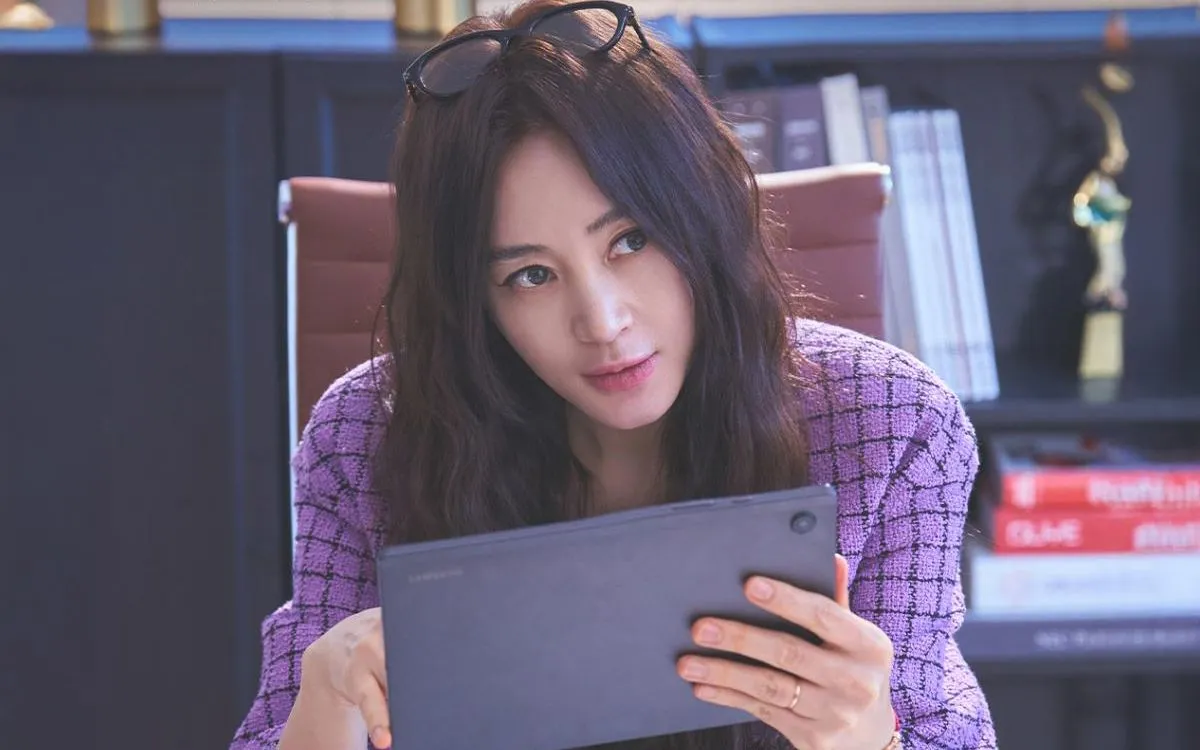 Kim Hye Soo Ở Tuổi 55: Vì Sao Vẫn Không Ngừng Thách Thức Bản Thân