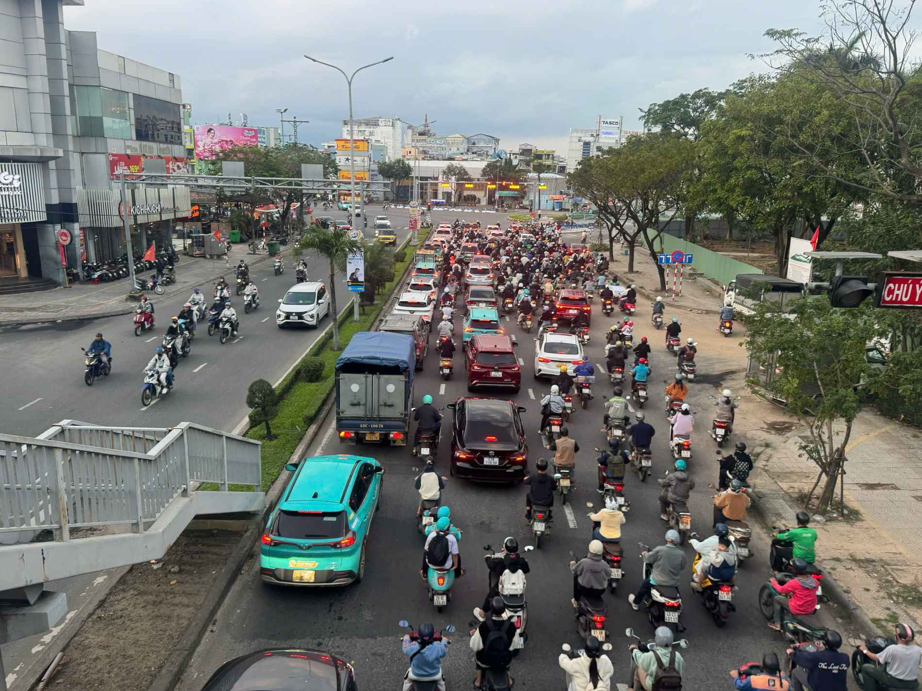 TP.HCM xanh hóa giao thông công cộng: tham vọng và phép thử đô thị bền vững