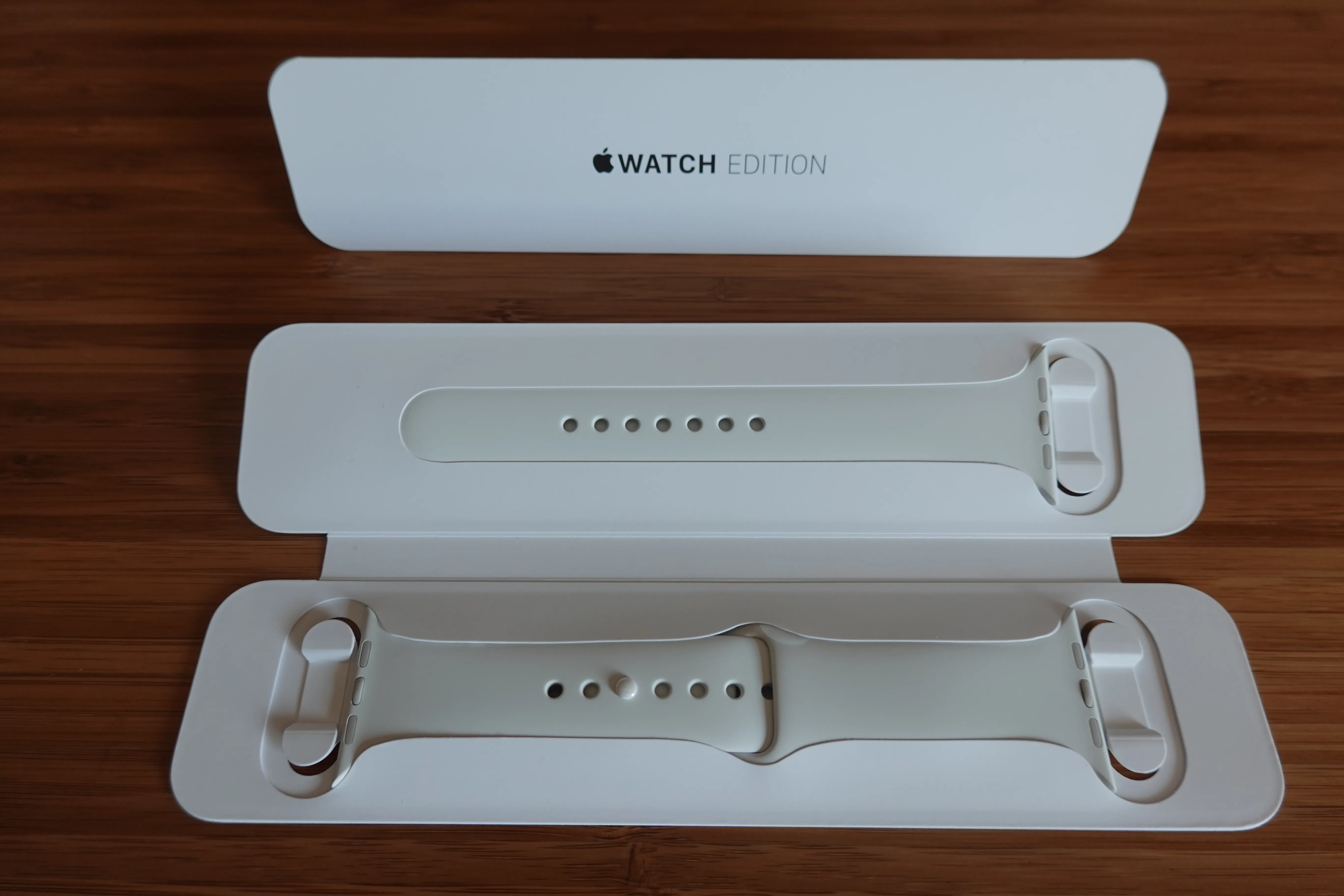 Apple Watch Series 12 vỏ gốm ceramic: bước lùi hay bước nhảy chiến lược?