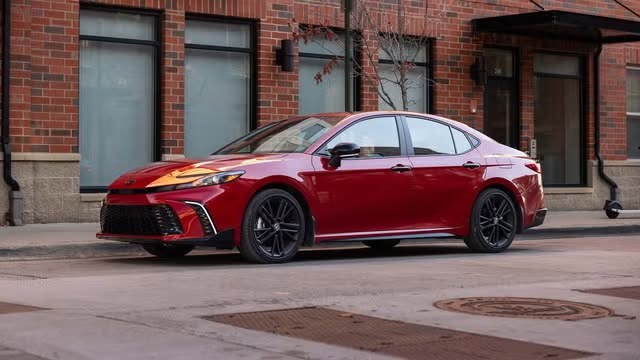 Toyota Camry triệu hồi 655.000 xe vì lỗi bảng đồng hồ kỹ thuật số
