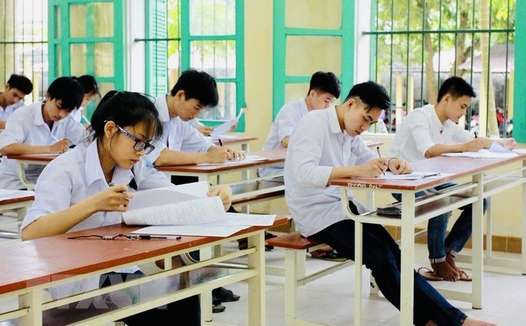 Bàn ghế học sinh không vừa: Đến lúc dừng “đồng phục chiều cao”