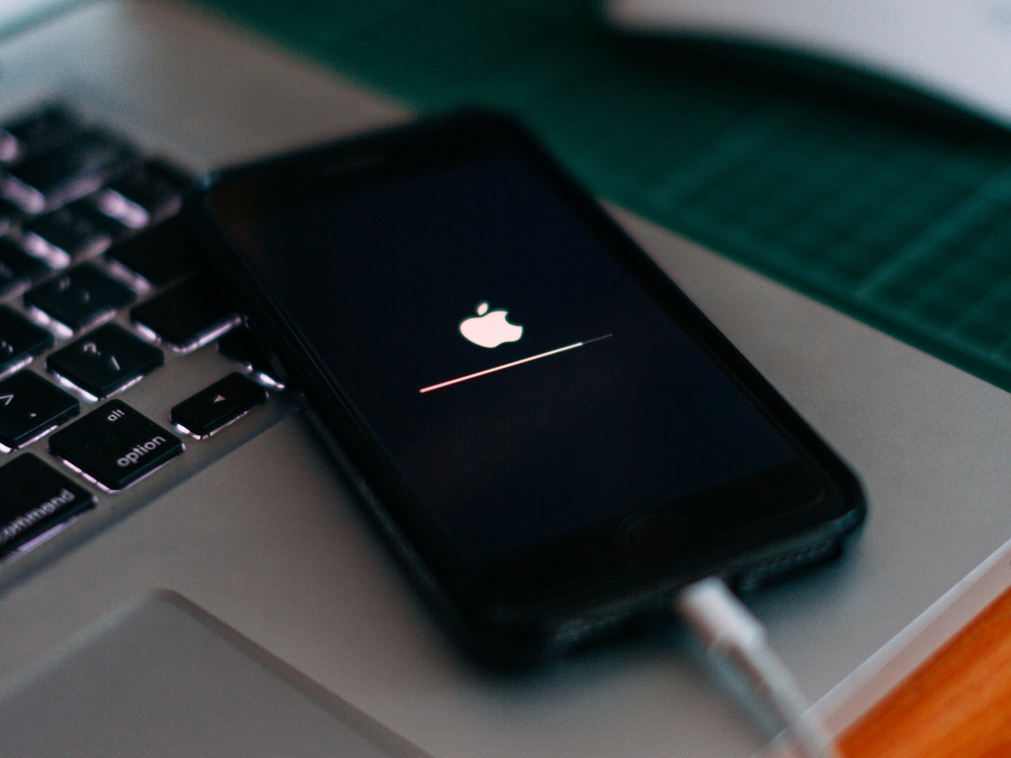 Apple phát hành iOS 26.6.1 với hơn 20 bản vá bảo mật quan trọng