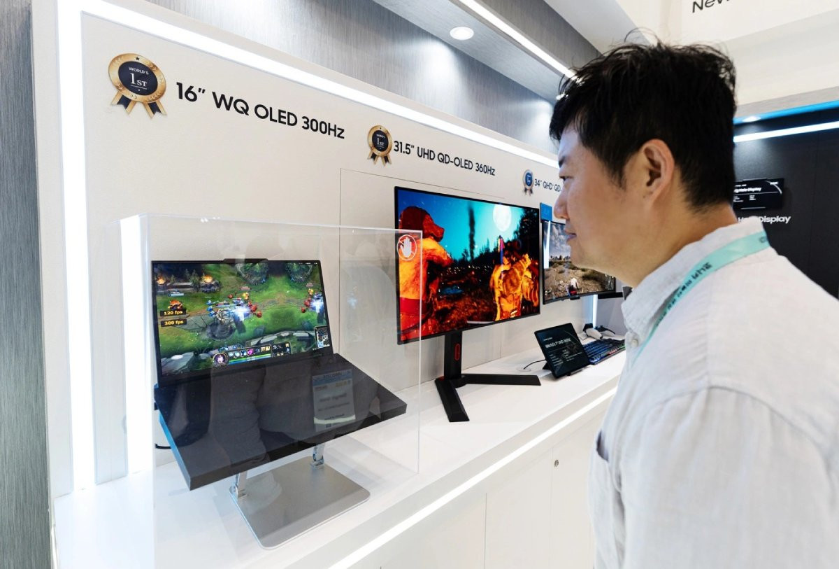 Màn Hình Laptop OLED 300Hz Samsung: Cú Bẻ Lái Định Nghĩa Lại Gaming Cao Cấp