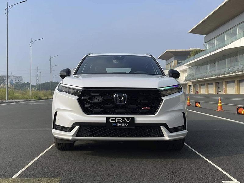 Honda CR-V giá tháng 8: Nên chọn bản xăng, hybrid hay AWD?