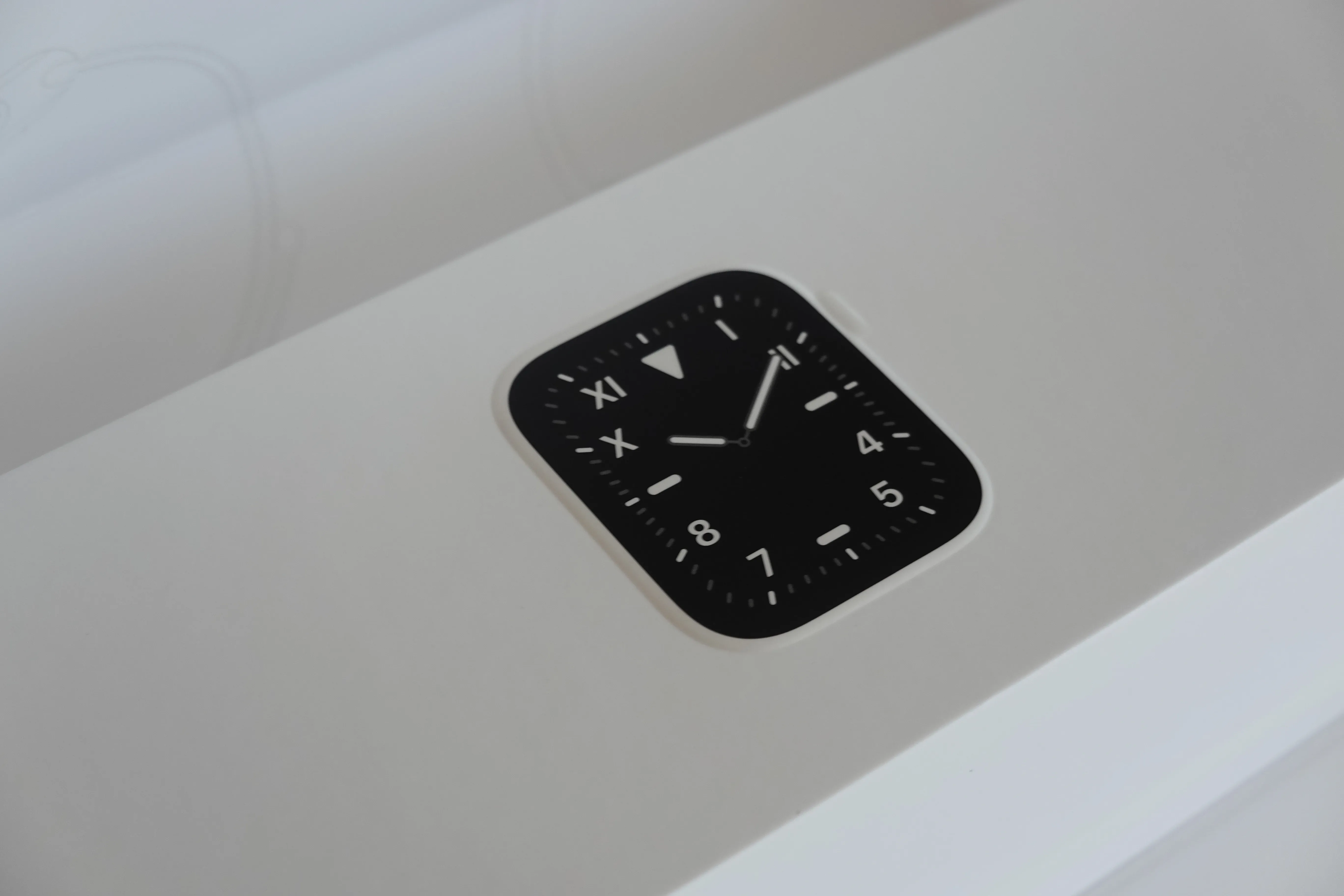 Apple Watch Series 12 vỏ gốm ceramic: bước lùi hay bước nhảy chiến lược?