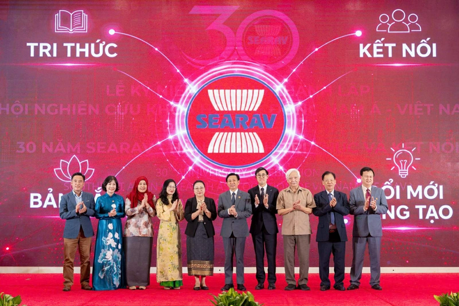 Nhà khoa học và trí thức: Cầu nối văn hóa, củng cố ngoại giao nhân dân