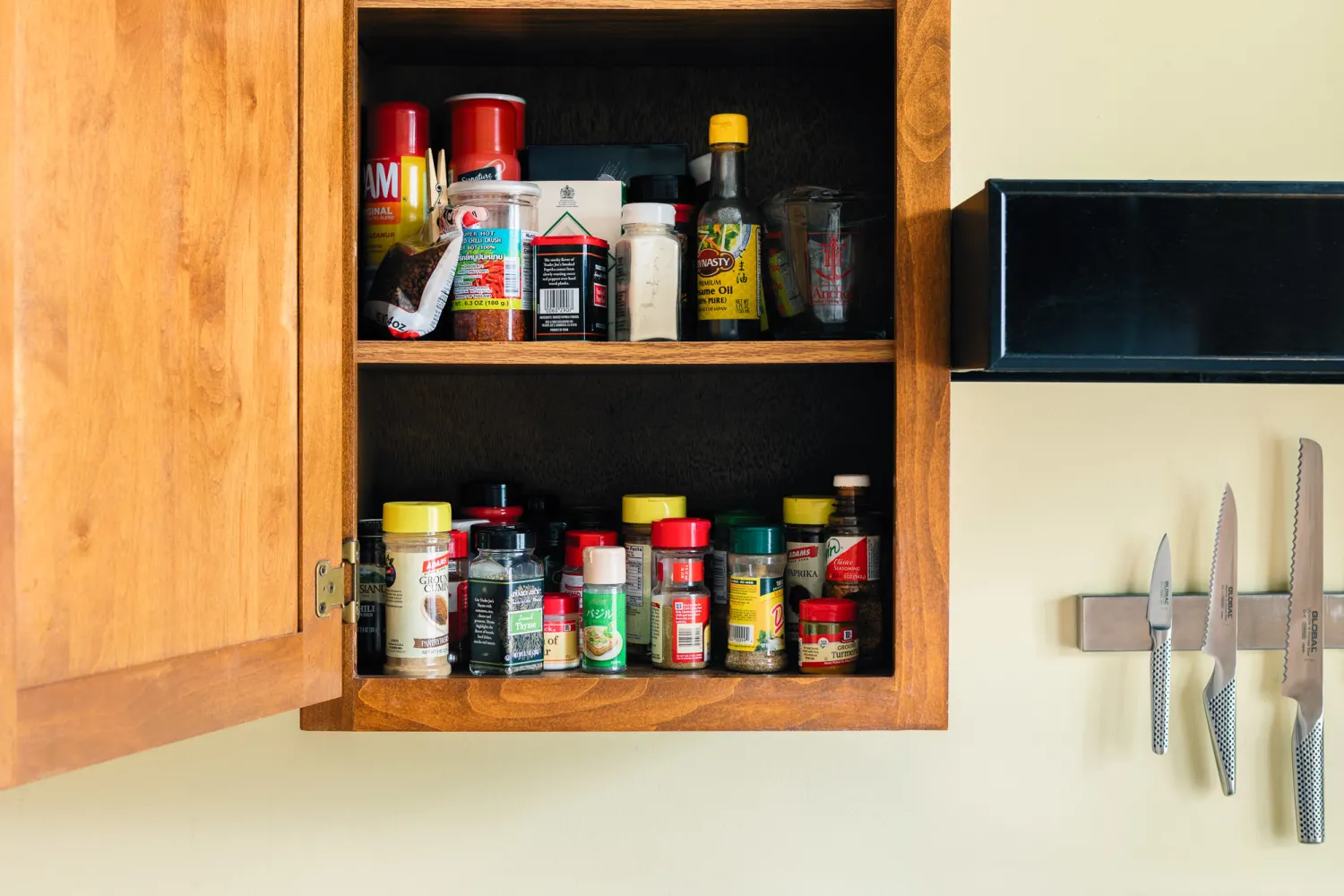 Kabinet Dapur Tersembunyi DIY dan Penyimpanan Rempah Pintar