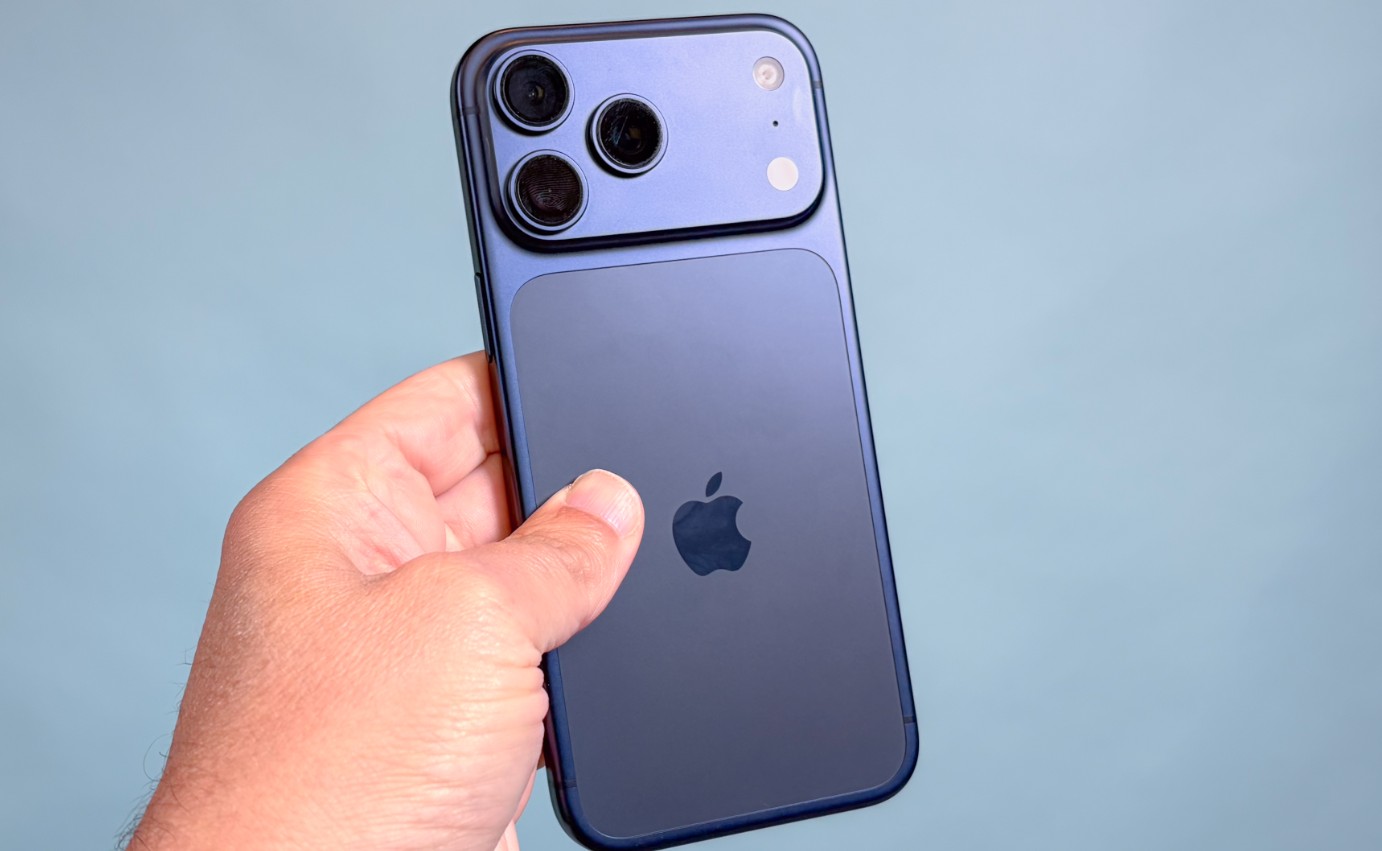 iPhone USB-C có thể cứu MacBook hết pin: Cách dùng và hạn chế