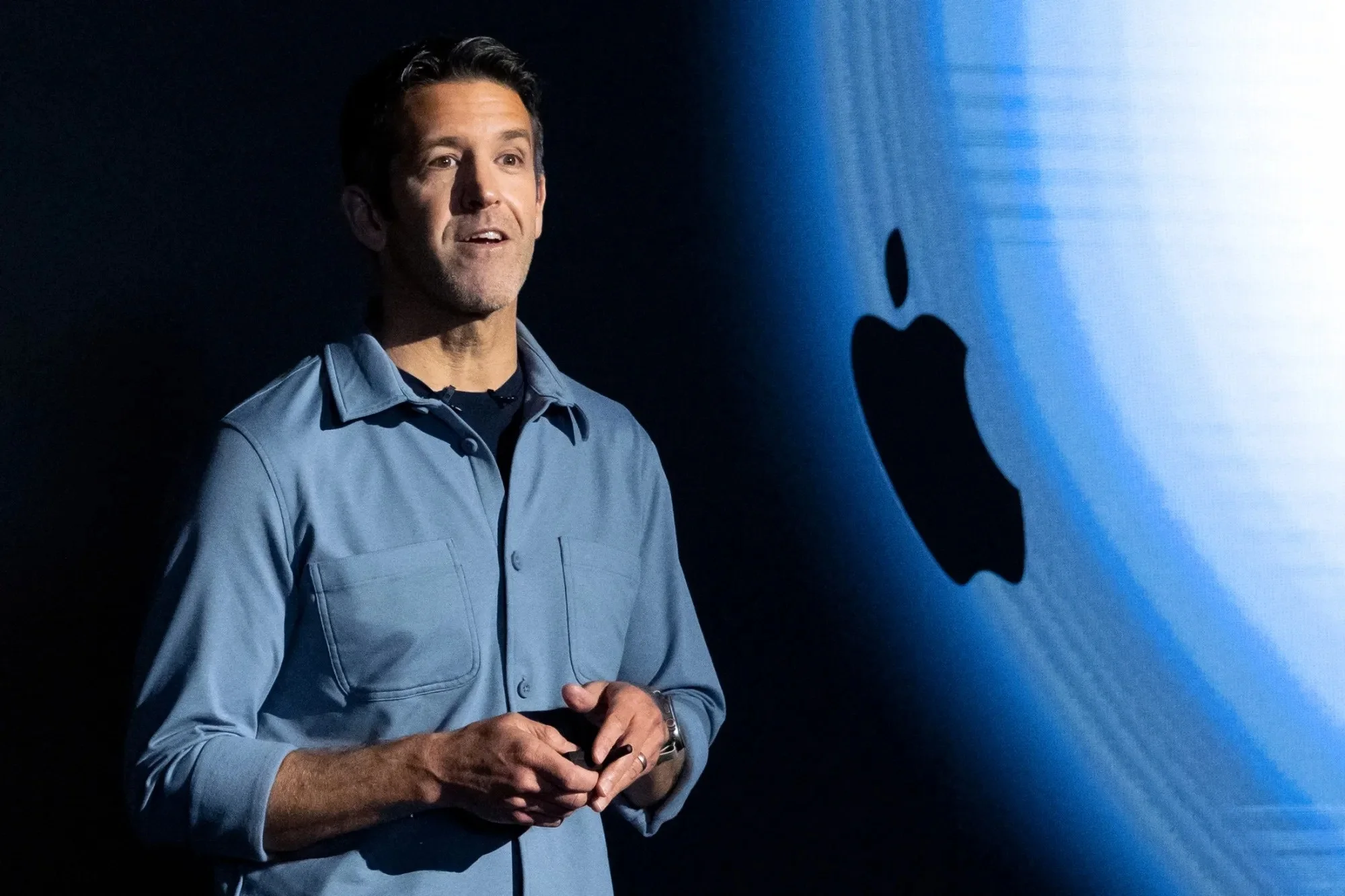 John Ternus kế nhiệm Tim Cook: 3 thách thức lớn chờ đợi CEO mới của Apple