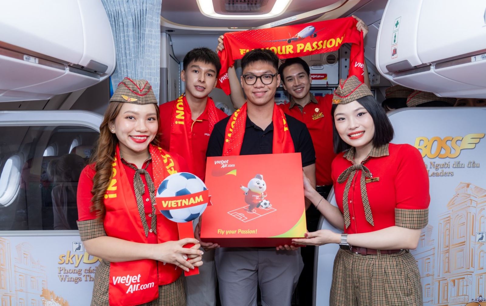 Cổ vũ đội tuyển từ trên không: Hướng dẫn du lịch thể thao tới chung kết ASEAN Cup