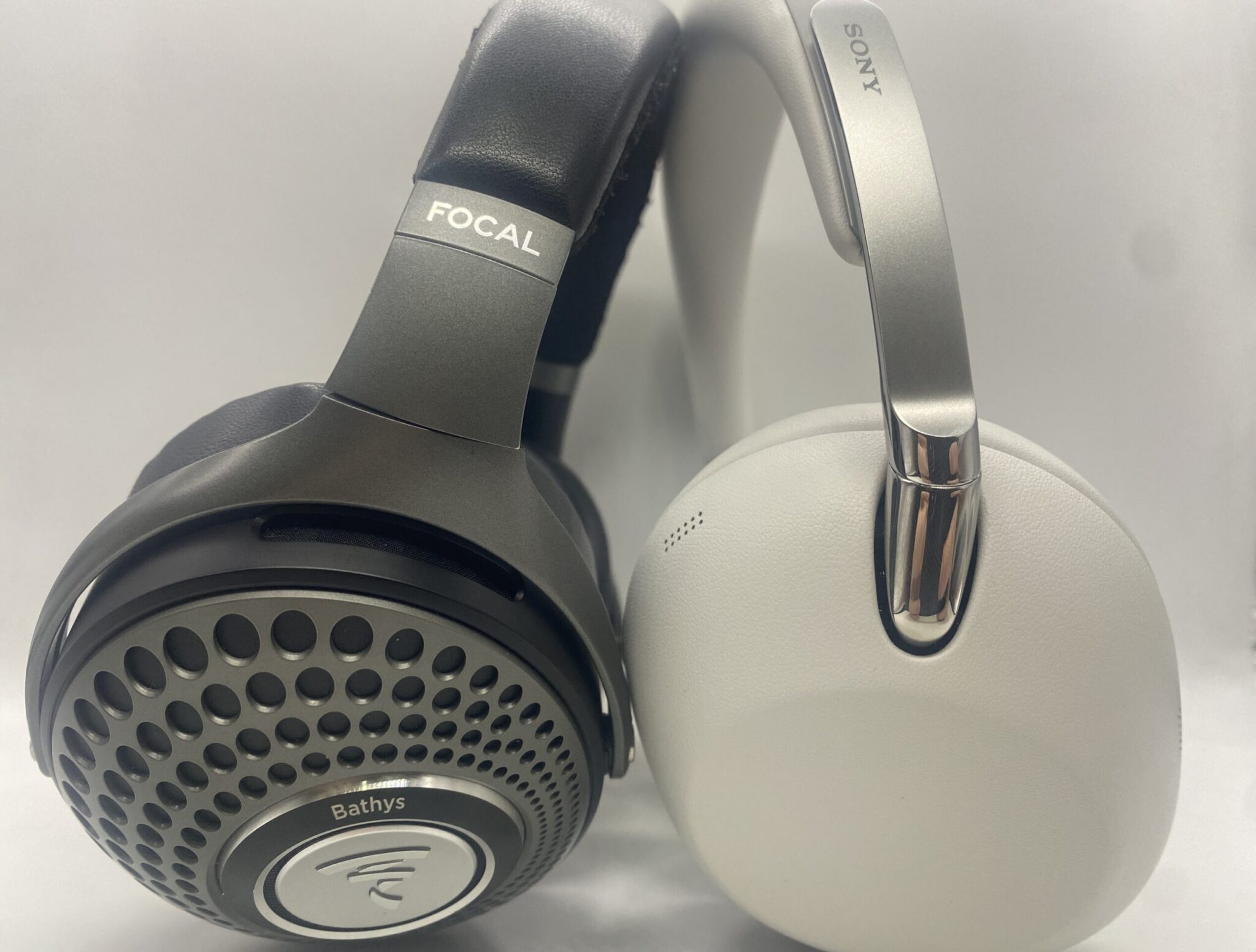 Sony WH-1000X THE COLLECTION vs Focal Bathys: chọn tai nghe wireless cao cấp nào?