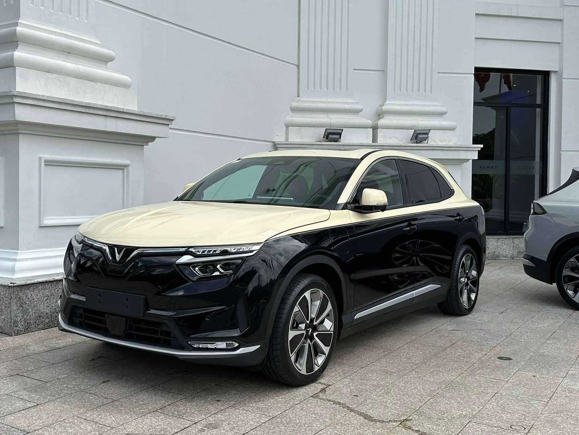 VinFast VF 8 đạt chuẩn SUV hạng D: đối đầu Mercedes-Benz GLC 300