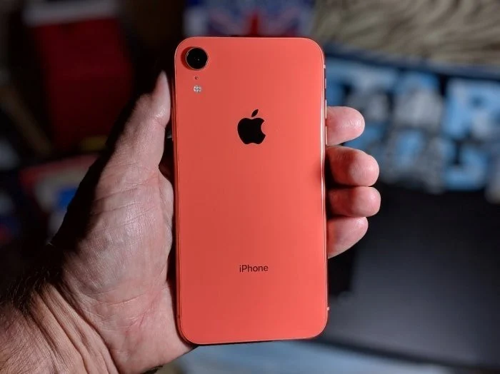 iPhone XR vs iPhone 11 ở tầm giá 4 triệu: nên chọn máy nào?