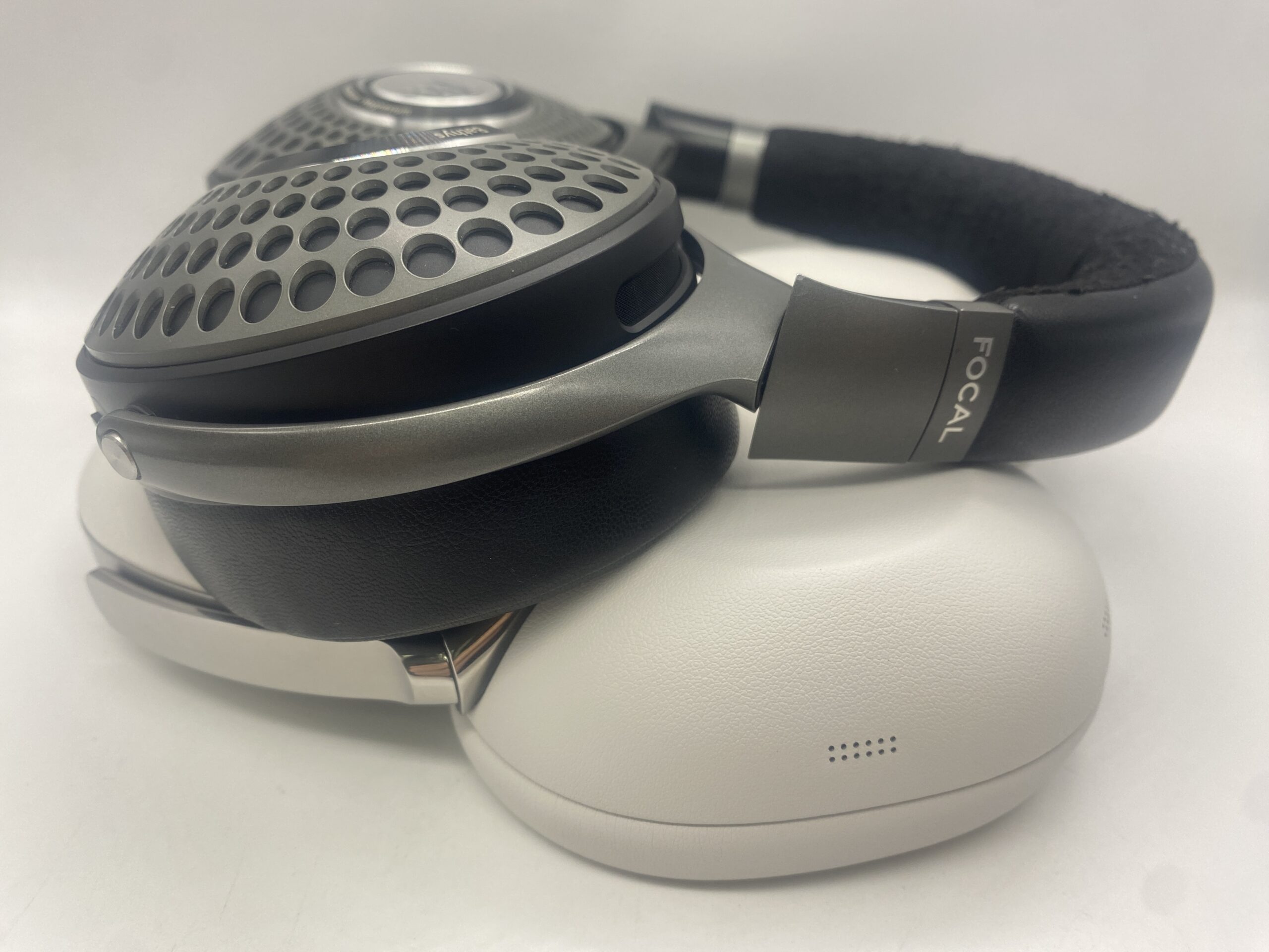 Sony WH-1000X THE COLLECTION vs Focal Bathys: chọn tai nghe chống ồn cao cấp nào?