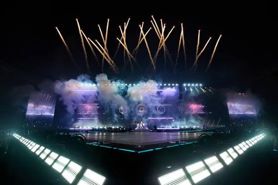 BIGBANG tái hợp hoàn toàn, khai màn tour kỷ niệm 20 năm 'COSMOS'