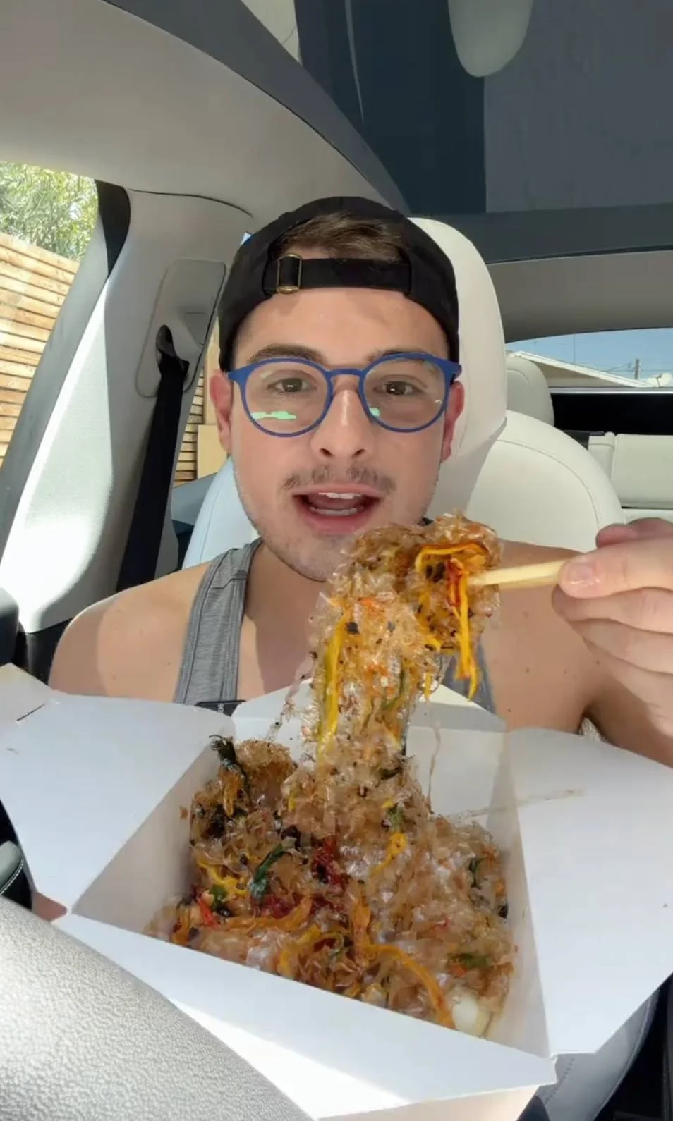 Bánh tráng trộn Việt Nam gây sốt trên TikTok Mỹ