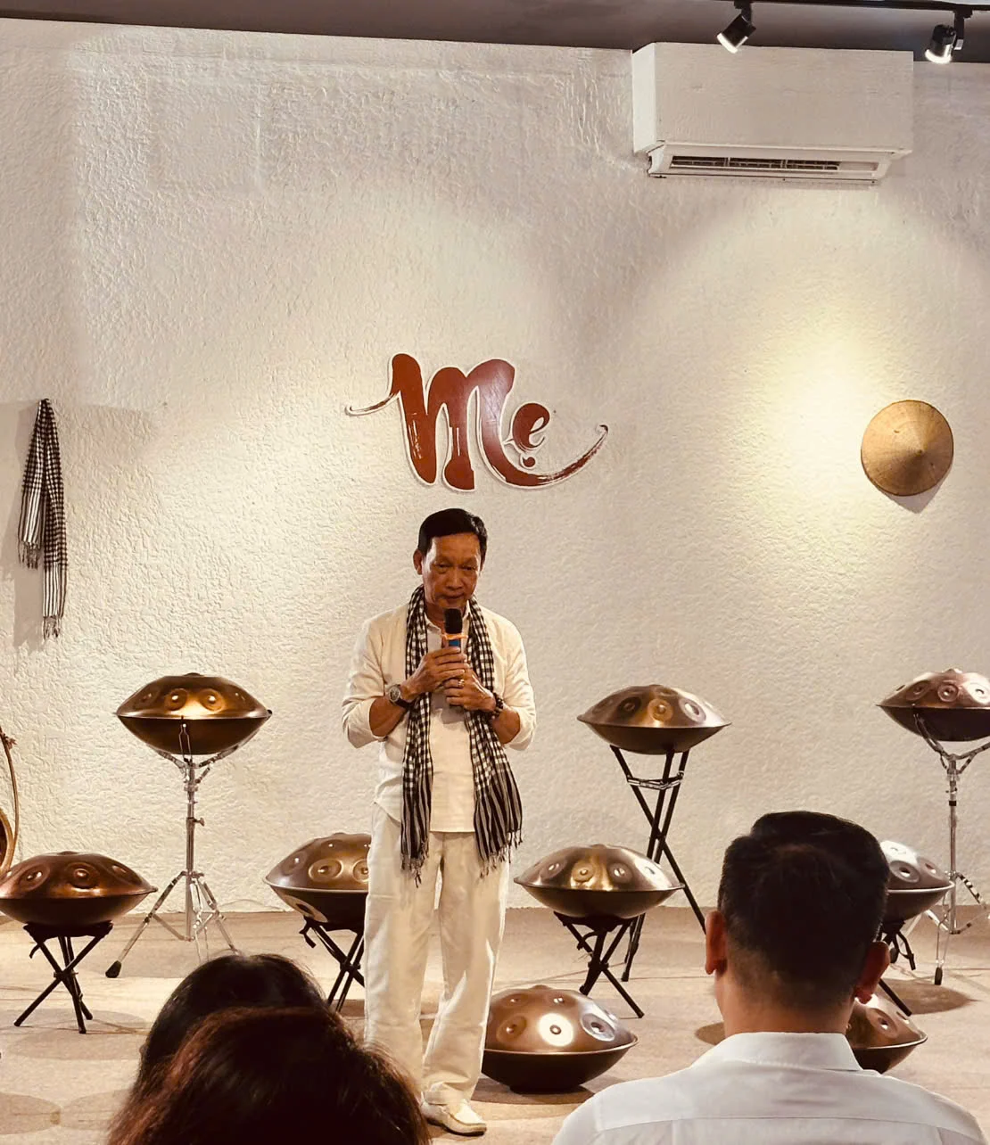 108 khoảnh khắc tình mẹ trong sách ảnh Mẹ của Trần Thế Phong