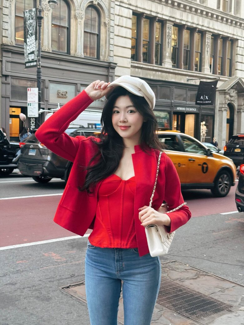 Phong cách đời thường của MC nổi tiếng: Nữ tính mà vẫn sang