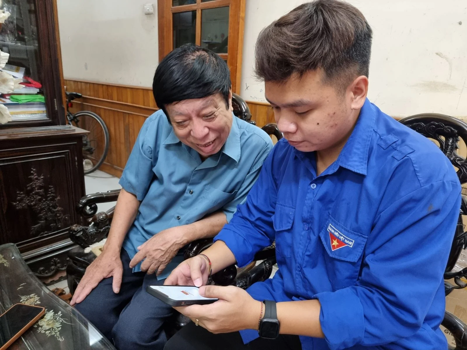 Nhận lương hưu và trợ cấp qua VNeID: Hướng dẫn chi tiết và những lợi ích bạn cần biết