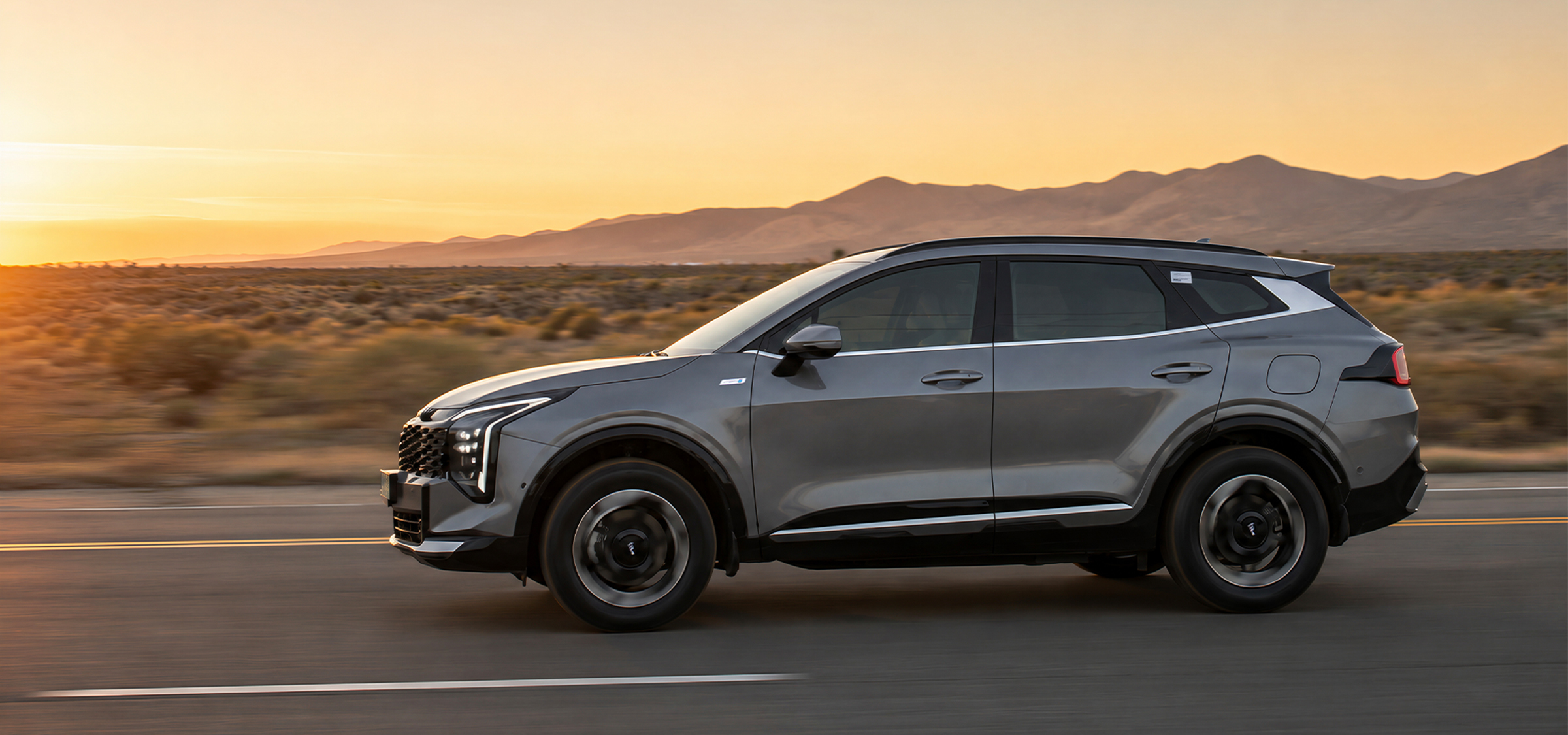 Jeep Cherokee Hybrid vs Kia Sportage HEV: SUV hybrid cỡ nhỏ nào đáng tiền hơn?