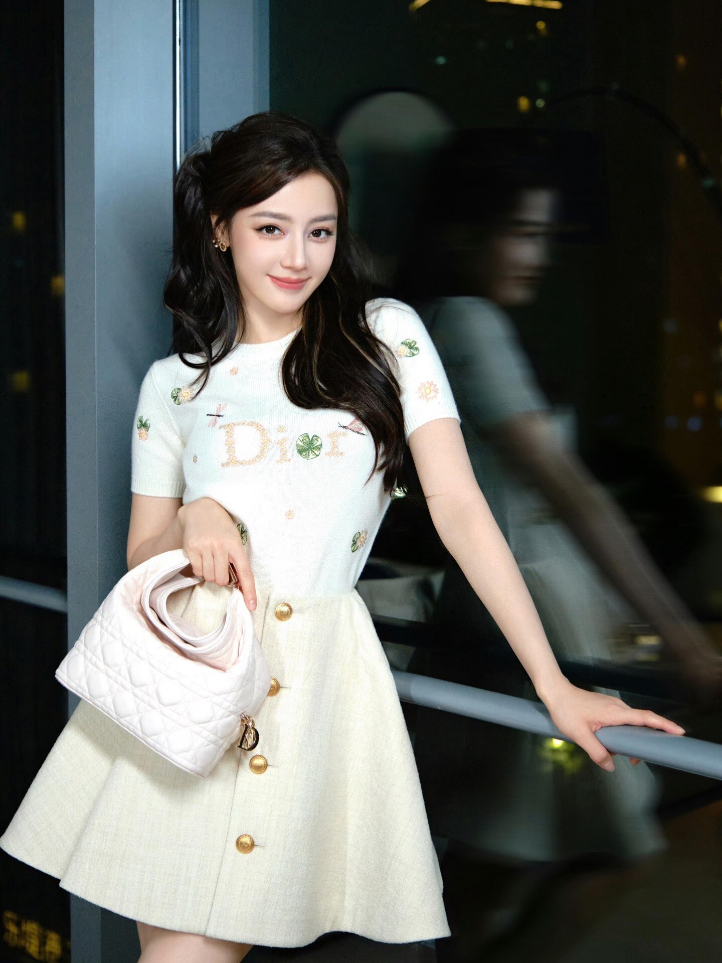 Dior Toujours Hobo: Chiếc hobo tô điểm phong cách công chúa hiện đại