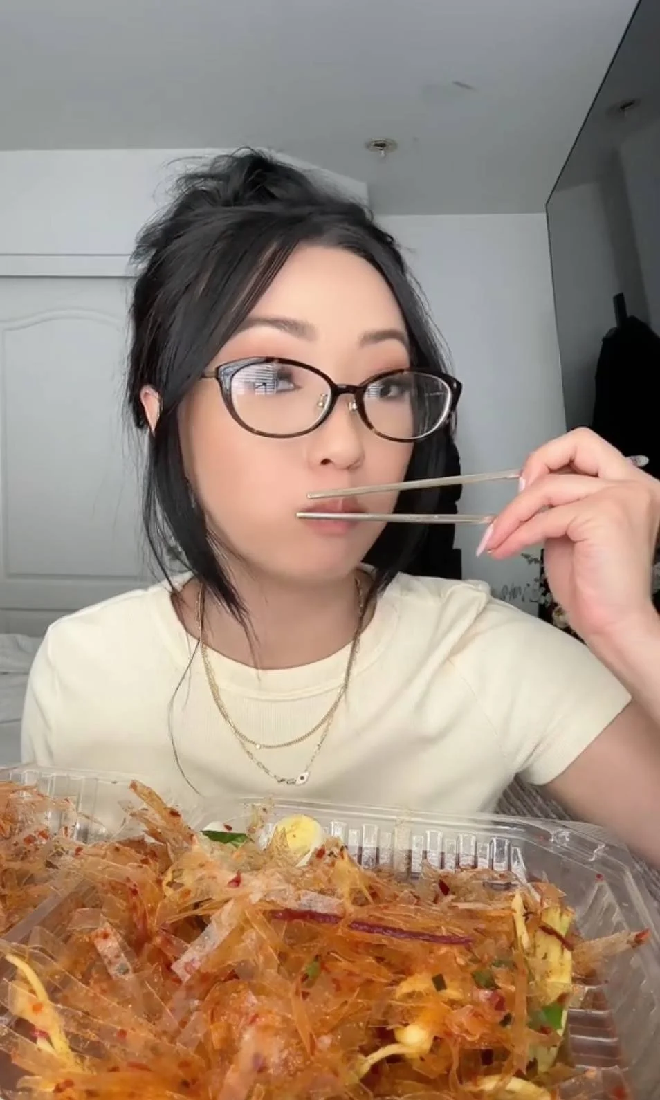 Bánh tráng trộn Việt Nam gây sốt trên TikTok Mỹ