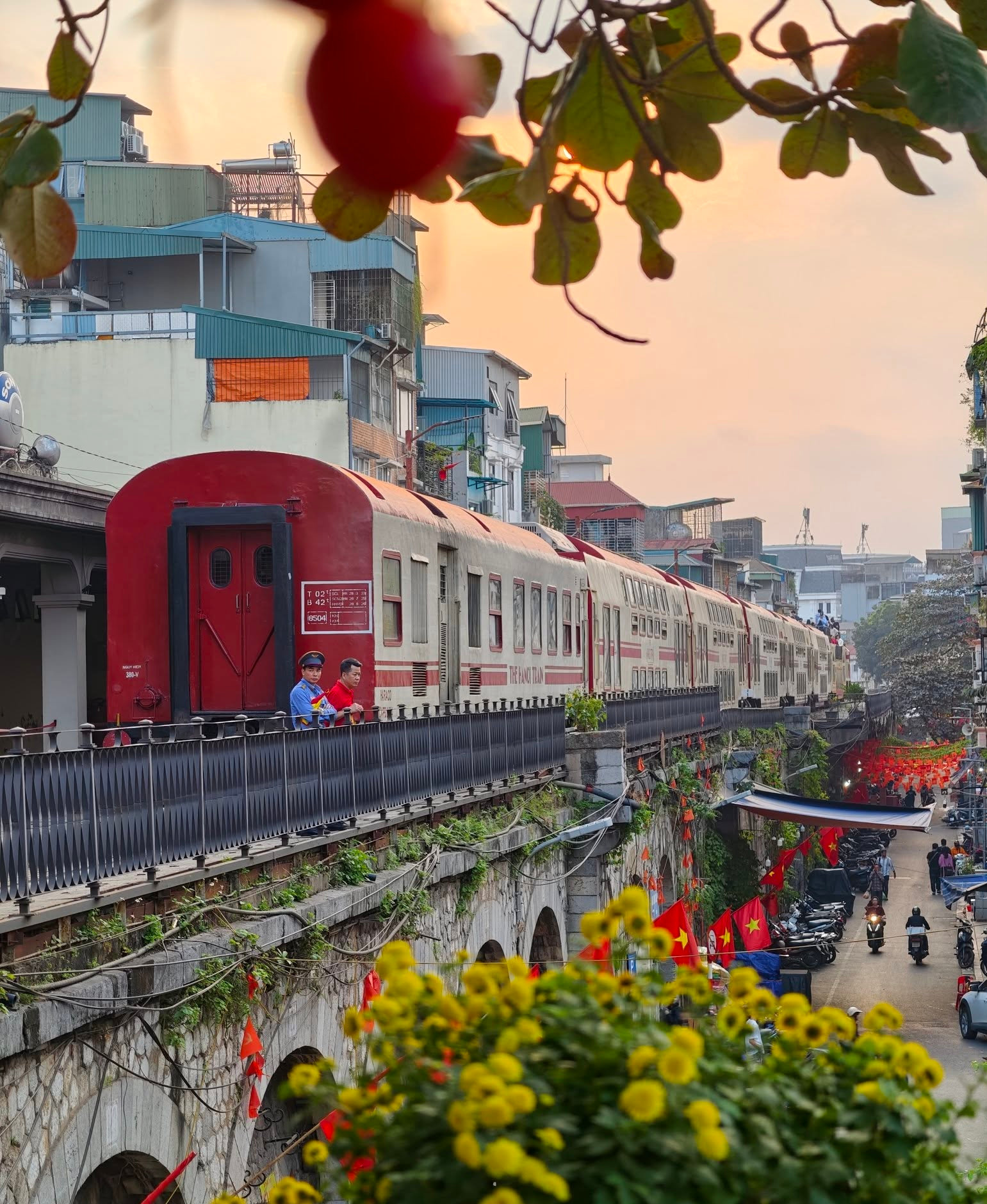 Tàu Hà Nội 5 Cửa Ô đạt 100.000 khách: cú hích cho du lịch đường sắt di sản