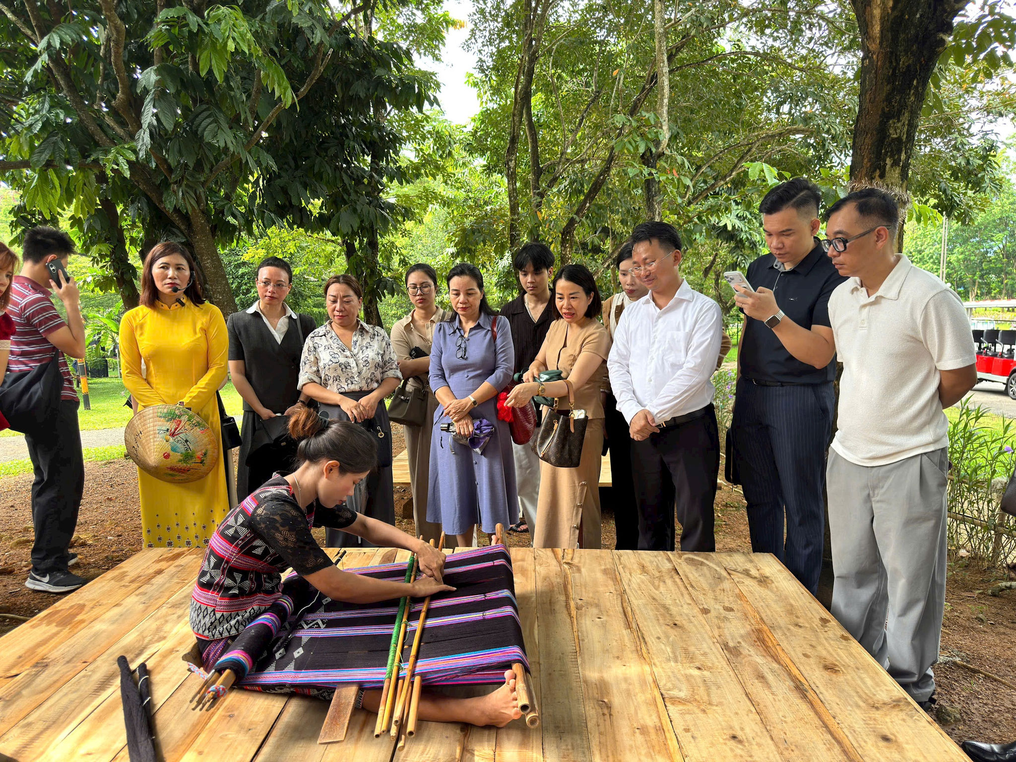 Làng Văn hóa dân tộc phía Tây Hà Nội: Từ điểm đến thành cực tăng trưởng du lịch văn hóa