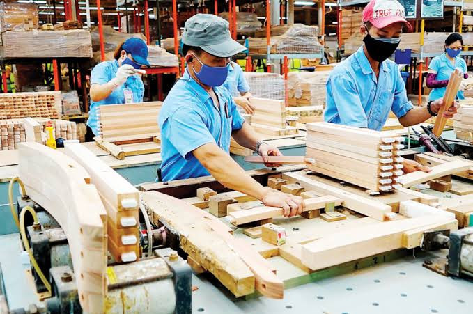 Xuất khẩu Việt Nam vẫn tăng dù Mỹ siết thuế: Chiến lược nào cho doanh nghiệp?