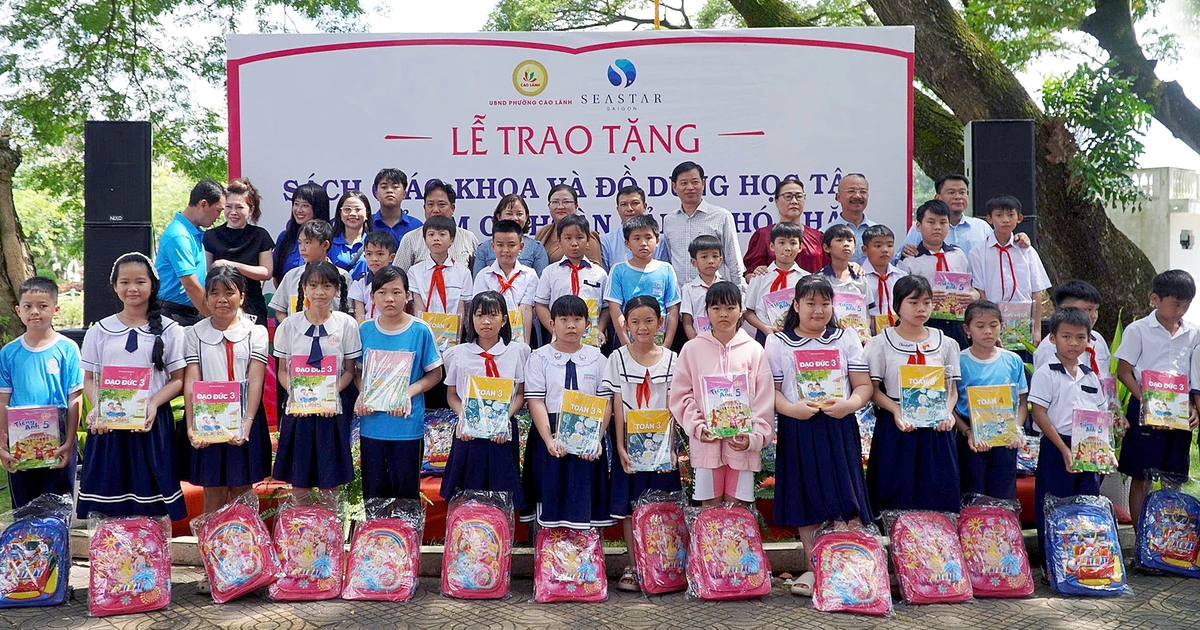Những vòng tay tiếp sức học sinh khó khăn trước năm học mới